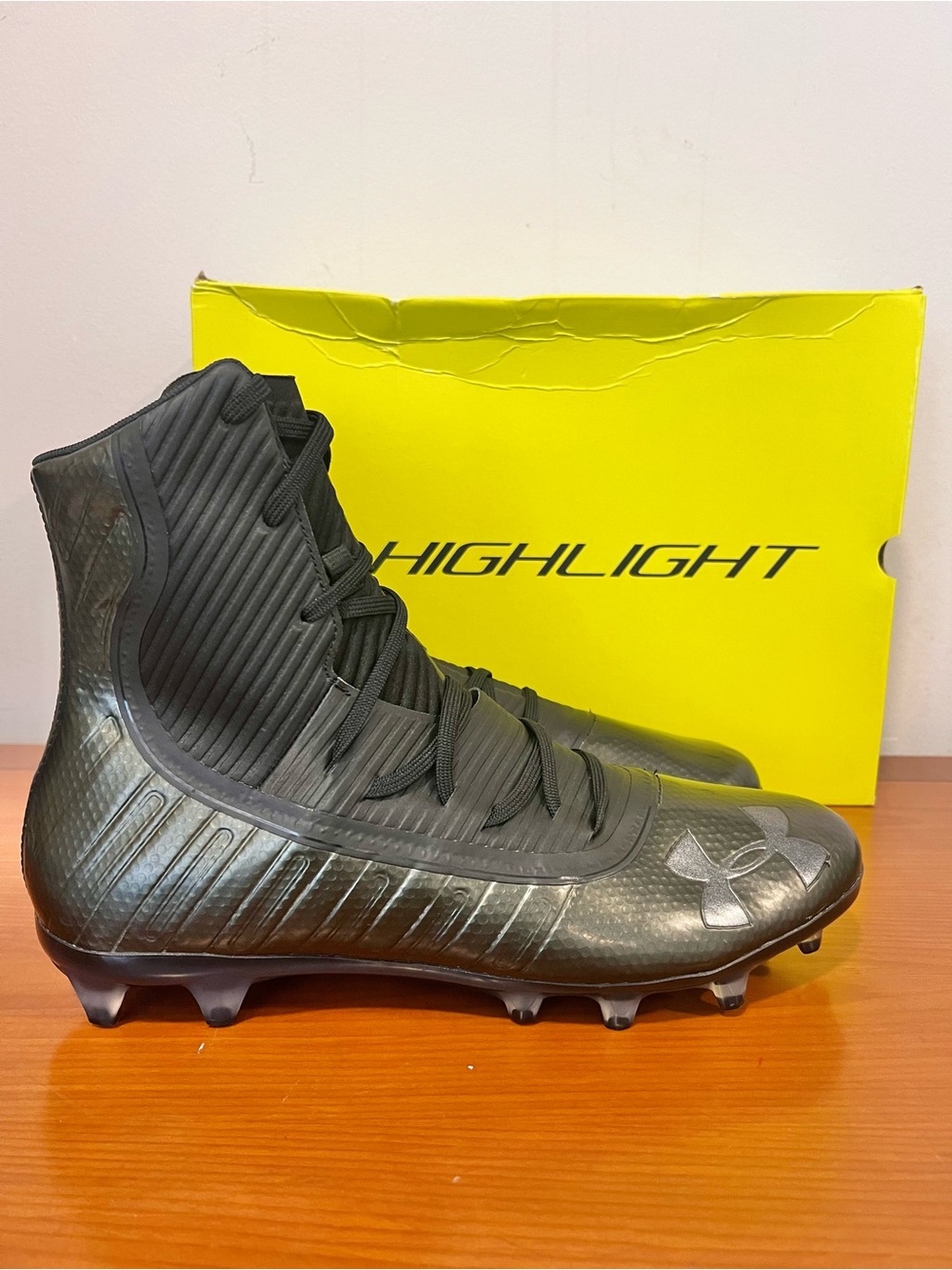 NIB Under Armour Mens Black Highlight MC Football Cleats Size 14 MSRP $130